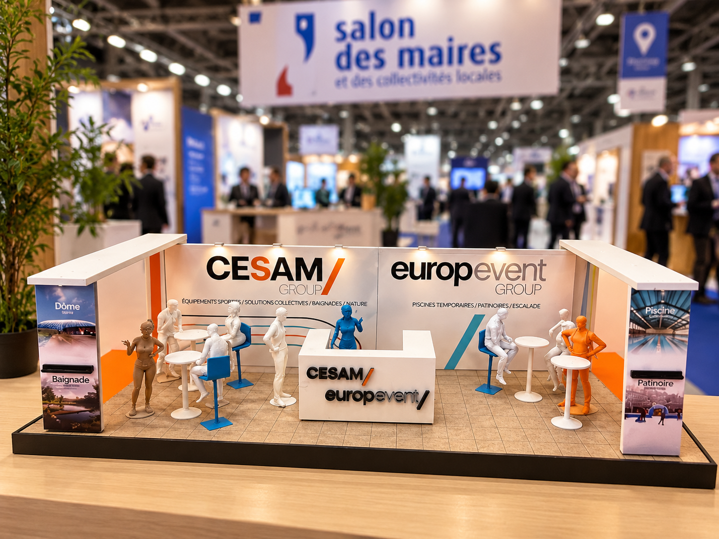 Maquette du stand CESAM / Europevent avec personnages miniatures